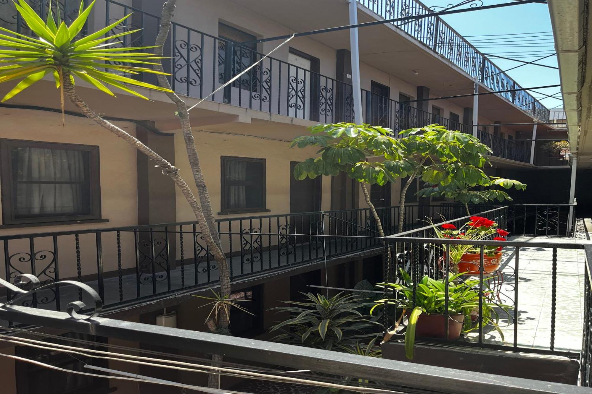 Oyo Hotel Linda Тихуана Екстериор снимка