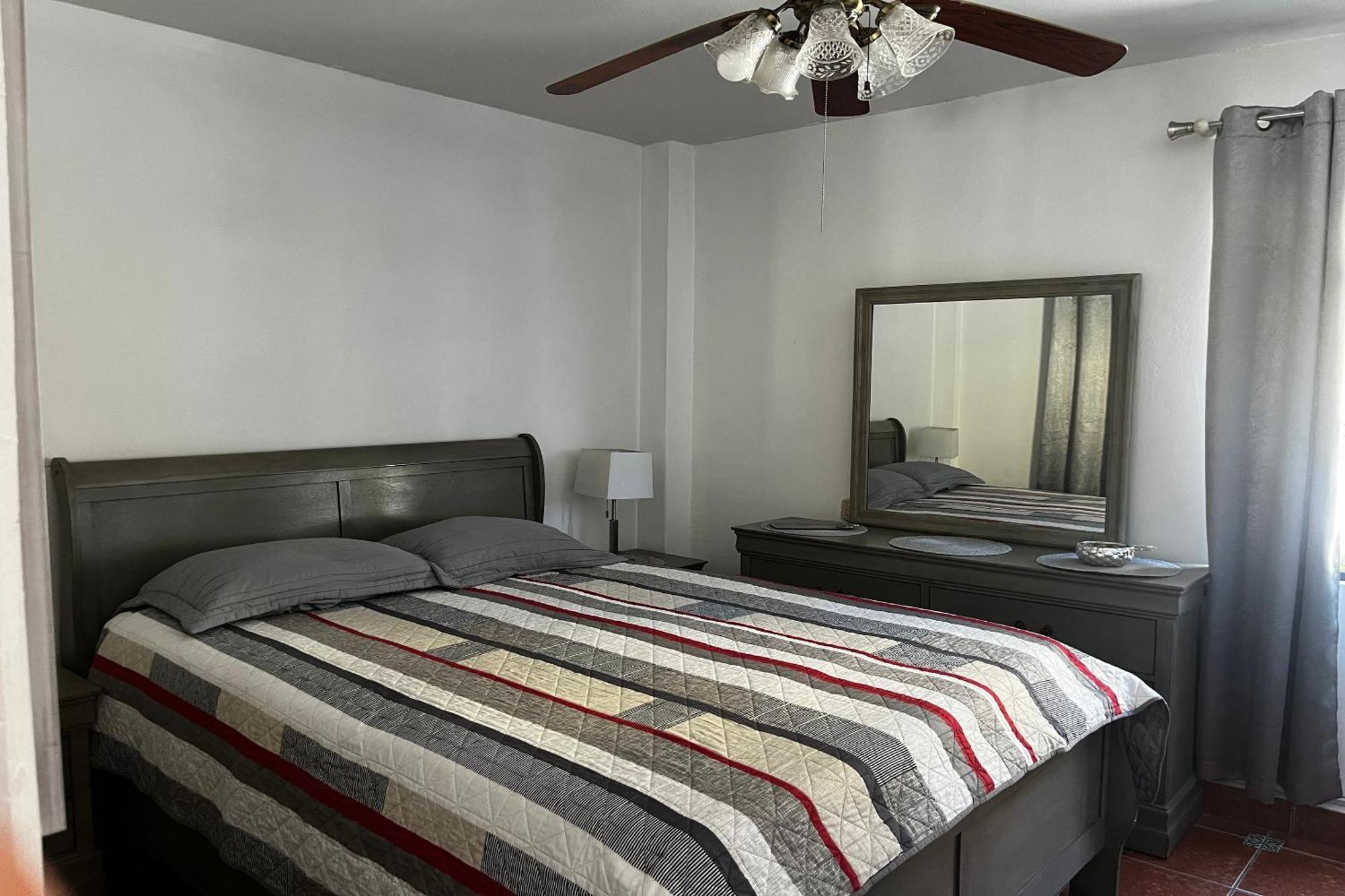 Oyo Hotel Linda Тихуана Екстериор снимка