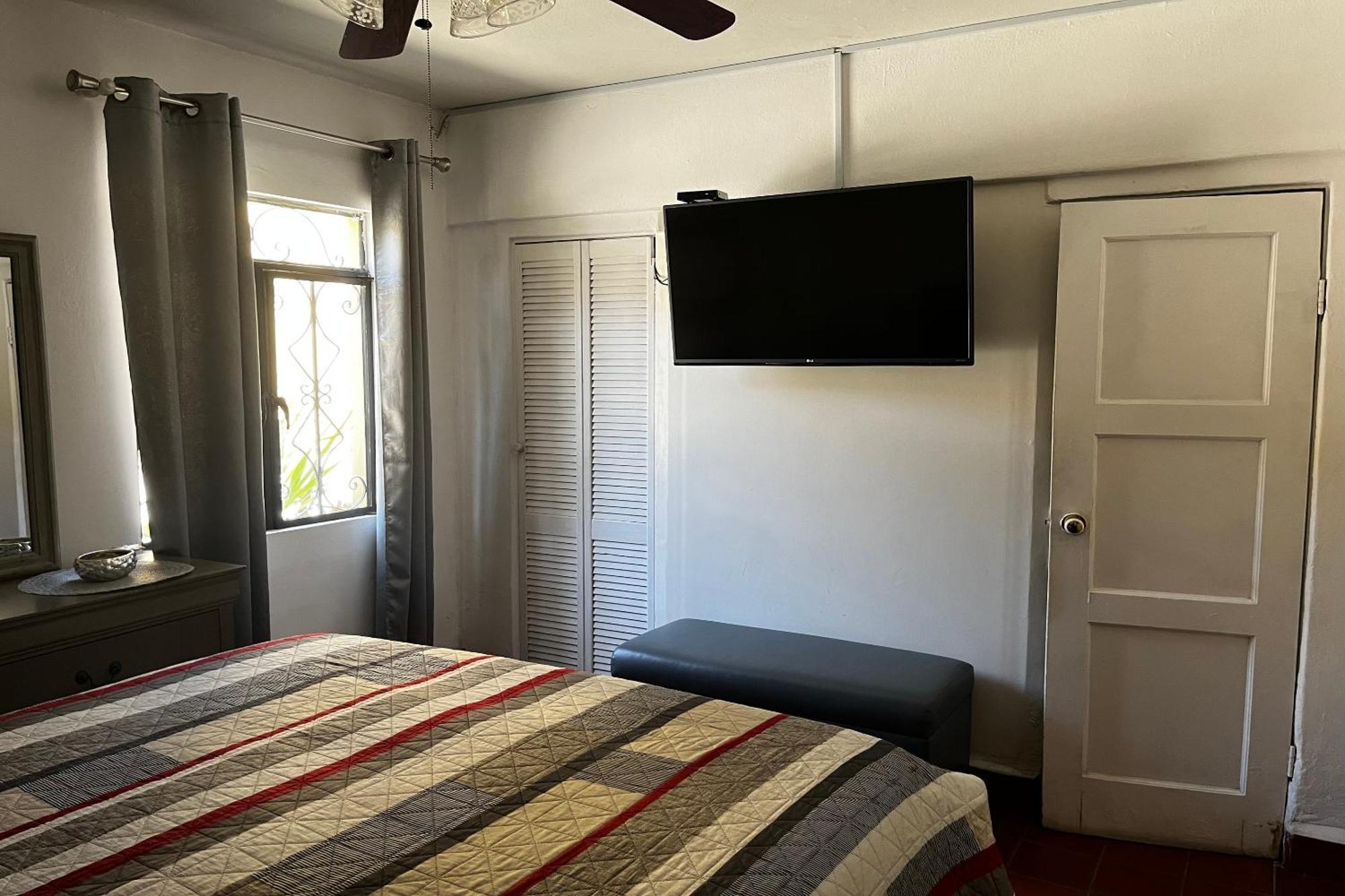 Oyo Hotel Linda Тихуана Екстериор снимка