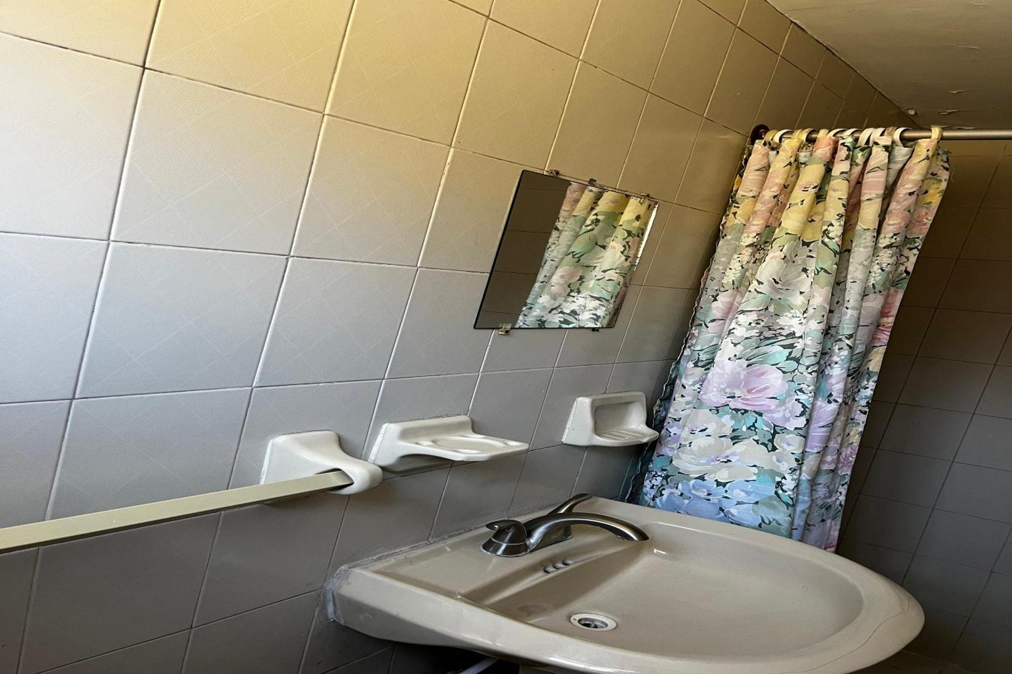 Oyo Hotel Linda Тихуана Екстериор снимка